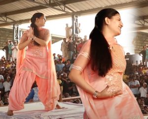 Haryana Dance मुस्कान बेबी और सुनीता बेबी ने एक साथ स्टेज पर मचाया तहलका जिसे देख ताऊ छूटने लगे पसीने&nbsp;