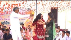 Haryana Dance मुस्कान बेबी और सुनीता बेबी ने एक साथ स्टेज पर मचाया तहलका जिसे देख ताऊ छूटने लगे पसीने&nbsp;