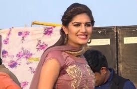 Sapna Choudhary सपना चौधरी ने ली स्टेज पर अंगड़ाई हॉटनेस खूबसूरती देख ताऊ भी हो गए बेहाल