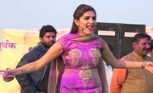 Sapna Choudhary सपना चौधरी ने ली स्टेज पर अंगड़ाई हॉटनेस खूबसूरती देख ताऊ भी हो गए बेहाल