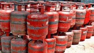 LPG Price cute अब LPG सिलेंडर वालो की खुली किस्मत और सिलेंडर पर इतने रुपये घट गए दाम