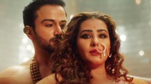 Shilpa Shinde&nbsp; अब संस्कारो की बेंड बजाकर अंगूरी भाभी ने दिए जबरदस्त हाट सीन बिना हैड फोन की देखने की जुर्रत भी न बोल्ड सीन