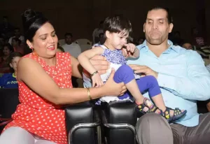 Khali Ki Hot Biwi&nbsp; हुस्न की परी लगती है पहलवान खली की पत्नी और हॉटनेस और फिटनेस में देती है ऐश्वर्या को टक्कर