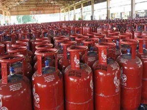 LPG Gass Cylinder&nbsp;एलपीजी गैस सिलेंडर में आई भरी गिरावट  मात्र 428 रुपये में ख़रीदे एलपीजी गैस सिलेंडर जाने पूरी खबर&nbsp;