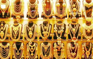 Gold Price Today सुबह होते ही औधे मुँह लुढ़का सोना यूजर्स की उमड़ी भीड़ 1 तोला का रेट सुन खिला चेहरा&nbsp;