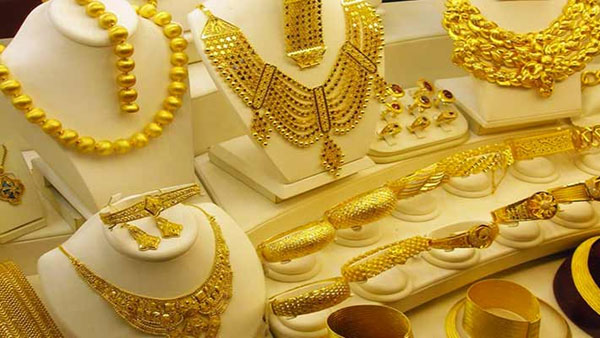 Gold Price Today  सोना खरीदने वाले यूजर्स की लगी लॉटरी और प्राइस हुई चौपट जानिए 10 ग्राम का भाव 