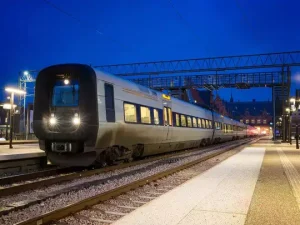Why Trains Run Fast at Night भारत में ट्रेन कब तेज दौड़ती है दिन में या रात यहाँ जाने इसका जवाब