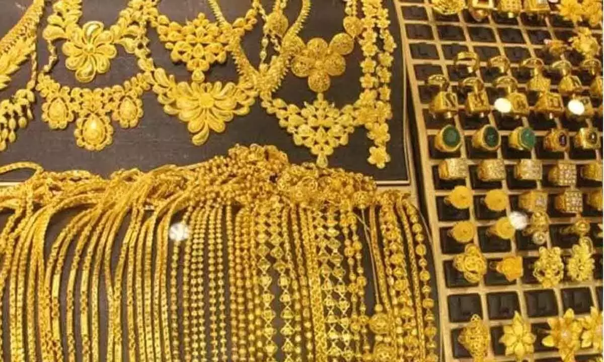 Gold price Today: सोने के भाव ने धनतेरस के पहले मारा उछाल ,10 ग्राम का रेट सुन लोगो में मचा हाहाकार जाने पूरी डिटेल  