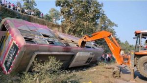 Bilaspur News: प्रयागराज जा रही बस हुई हादसे का शिकार, हुई दो लोगो की मौत बाकि घायल जानिए पूरी खबर&nbsp;