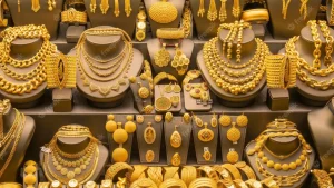Gold Price: अचानक से सोने के भाव में आई गिरावट, भाव सुन लोगो की उमड़ी भीड़ जाने पूरी डिटेल&nbsp;