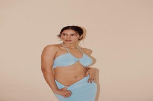 Sonam Bajwa: सोनम बाजवा कर रही बोल्डनेस की हदे पार, कर्वी फिगर देख लोग हुए बेहाल