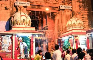 Ujjain Nagar Puja: महाष्टमी के मौके पर उज्जैन में हुई नगर पूजा , में देवी महामाया और महालया को लगाया मदिरा का भोग जानिए कपूरी खबर