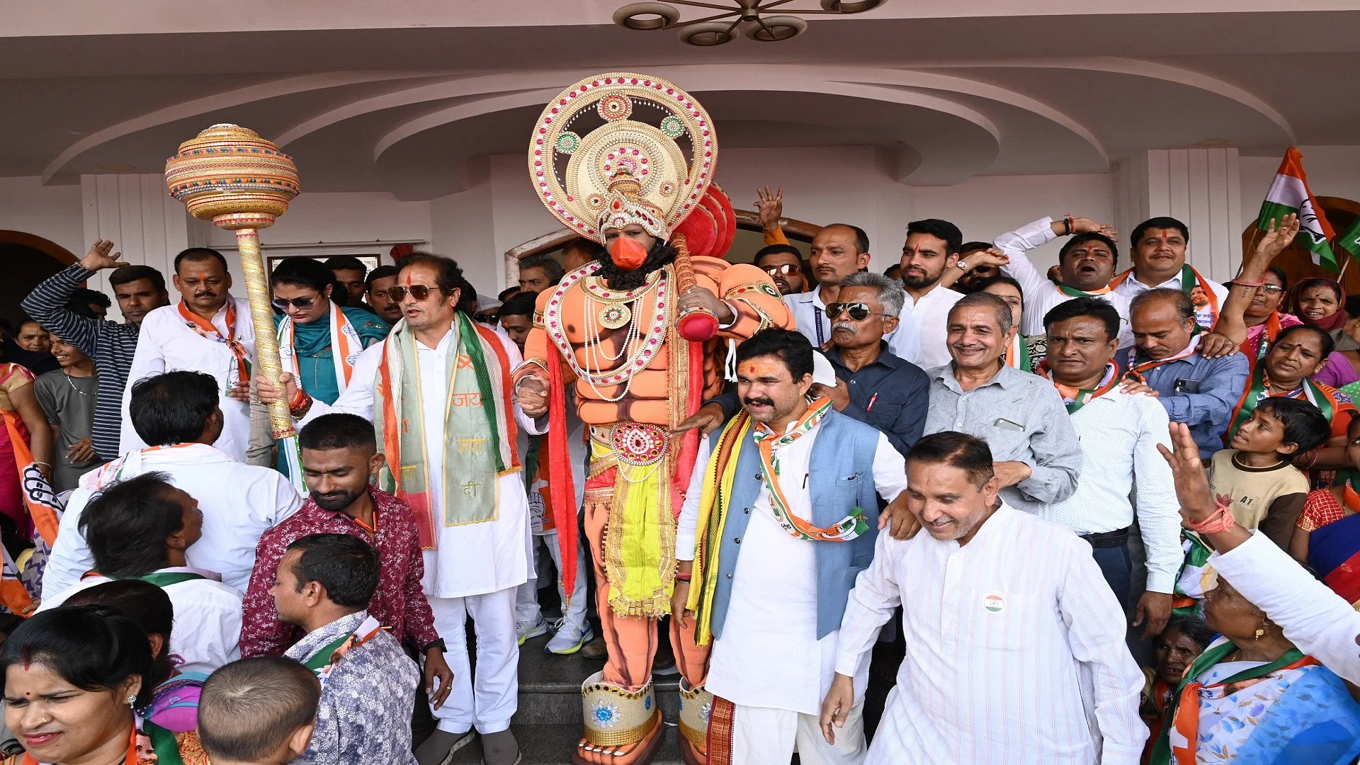 CG Election: ढोल-नगाड़े के साथ सीएम भुपेम बघेल हुए मौजूद, रायपुर में 7 कांग्रेस प्रत्याशियों ने नामांकन फार्म भरे