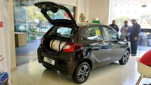 Tata Tiago CNG: Wagonr के उड़ते पंख को हलाल करने आ रही है Tata की लोहा लाट कार दमदार इंजन के साथ देखे फीचर्स&nbsp;
