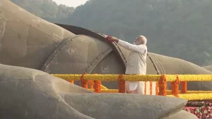PM Modi in Gujarat: राष्ट्रीय एकता दिवस के मौके पर पहुंचकर PM मोदी ने सरदार पटेल को जयंती पर दी श्रद्धांजलि क्या कही बात