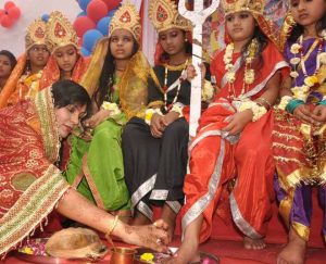 Navratri Kanya Puja: जाने कितने वर्ष की कन्या पूजन से मिलता है कौन सा वरदान, किस उम्र की कन्या कौनसी देवी का स्वरूप है
