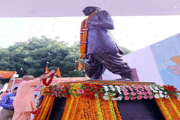 PM Modi in Gujarat: राष्ट्रीय एकता दिवस के मौके पर पहुंचकर PM मोदी ने सरदार पटेल को जयंती पर दी श्रद्धांजलि क्या कही बात 
