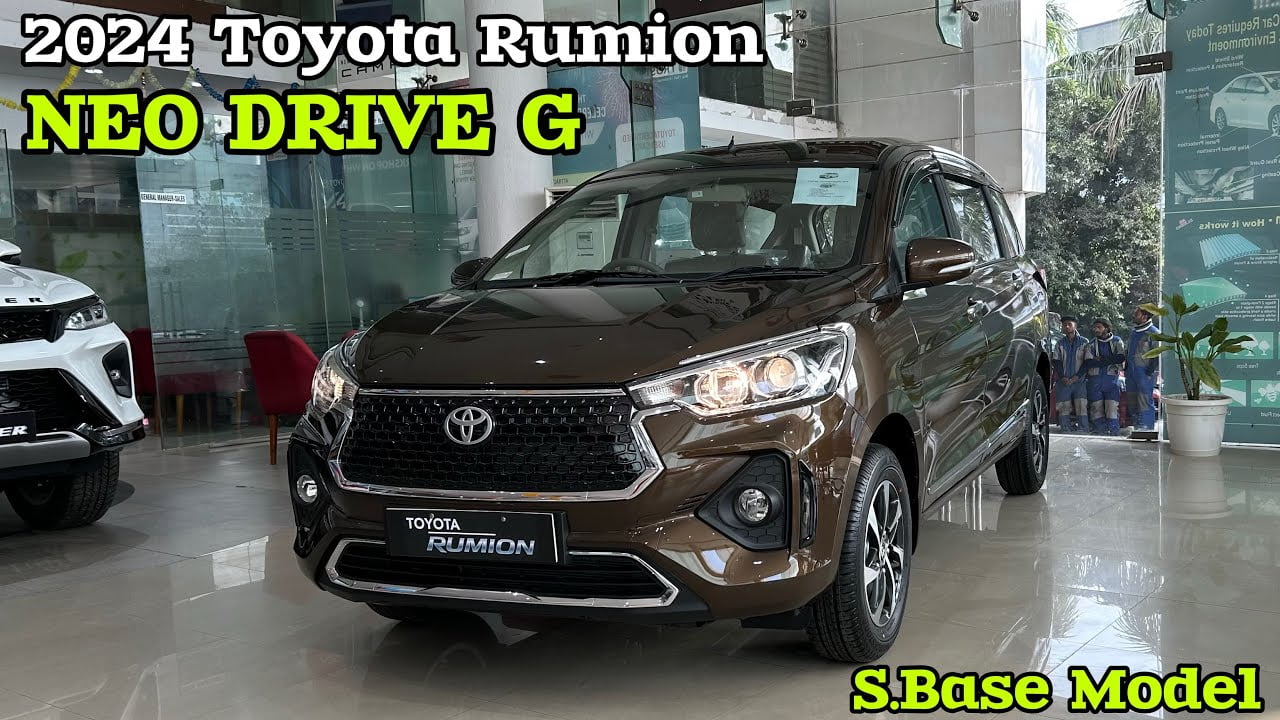 नौवजवानो की पहली पसंद बनी Toyota Rumion धाकड़ कार शानदार माइलेज के साथ